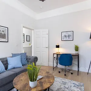 Penny Lane Modern Retreat Holiday home Liverpool